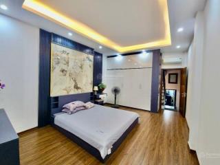 Bán nhà giải phóng 35m2, 5 tầng gần phố ở luôn chỉ dưới 7 tỷ.