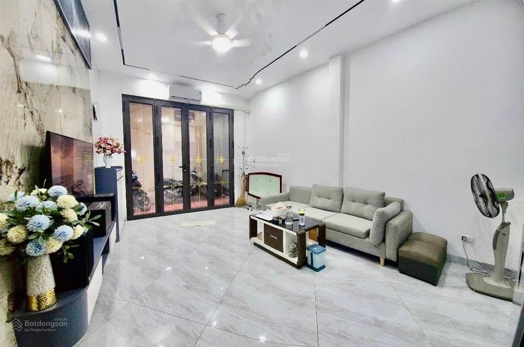 Bán nhà giải phóng 35m2, 5 tầng gần phố ở luôn chỉ dưới 7 tỷ.
