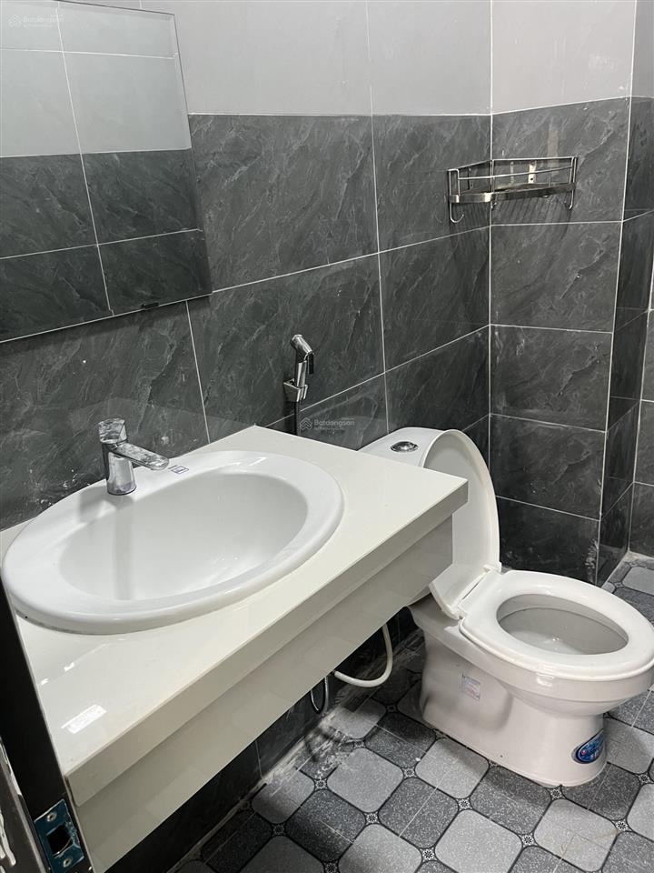 Cho thuê nhà riêng cao cấp, mới xây xong tháng 01/2025 gồm
3pn, 2wc, 1110m2 tại số 112 đường võ văn