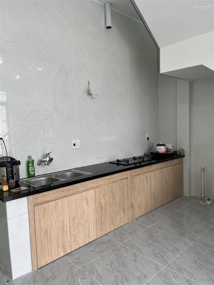 Cho thuê nhà riêng cao cấp, mới xây xong tháng 01/2025 gồm
3pn, 2wc, 1110m2 tại số 112 đường võ văn