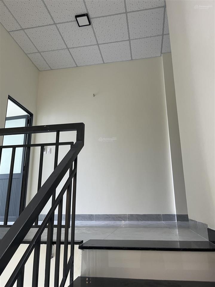 Cho thuê nhà riêng cao cấp, mới xây xong tháng 01/2025 gồm
3pn, 2wc, 1110m2 tại số 112 đường võ văn