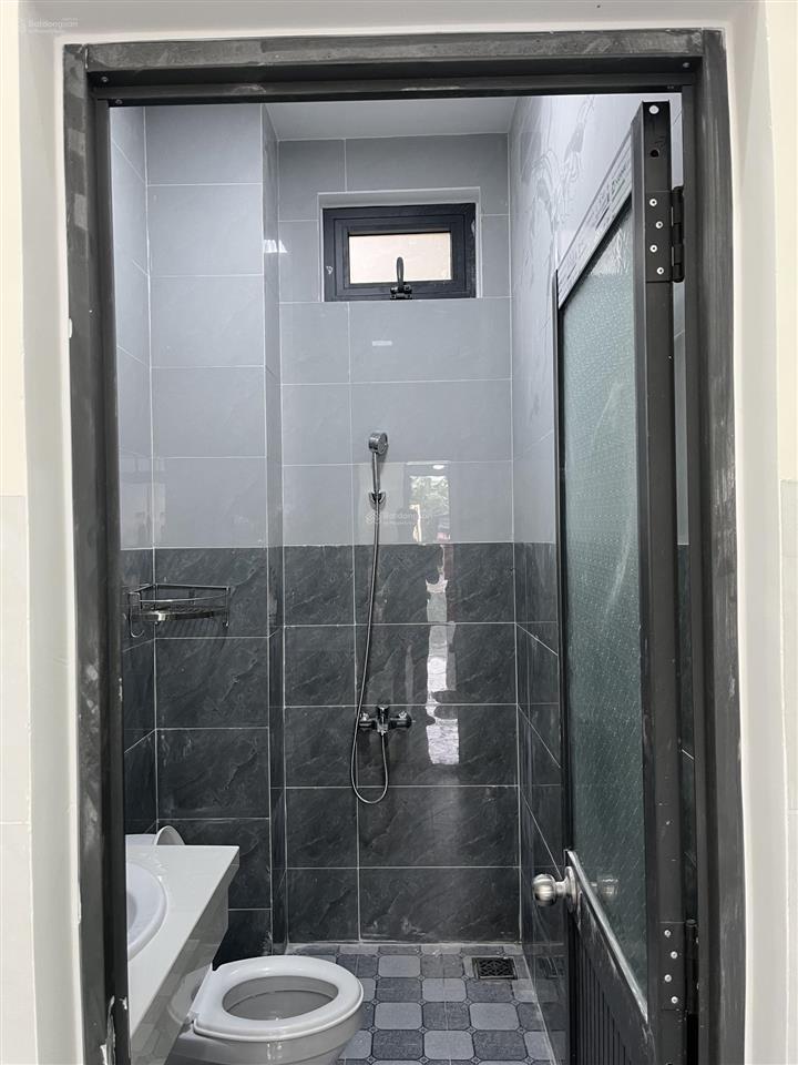 Cho thuê nhà riêng cao cấp, mới xây xong tháng 01/2025 gồm
3pn, 2wc, 1110m2 tại số 112 đường võ văn