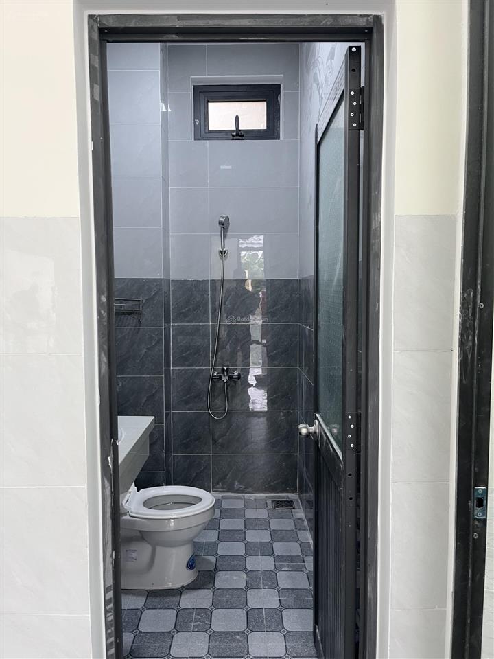 Cho thuê nhà riêng cao cấp, mới xây xong tháng 01/2025 gồm
3pn, 2wc, 1110m2 tại số 112 đường võ văn