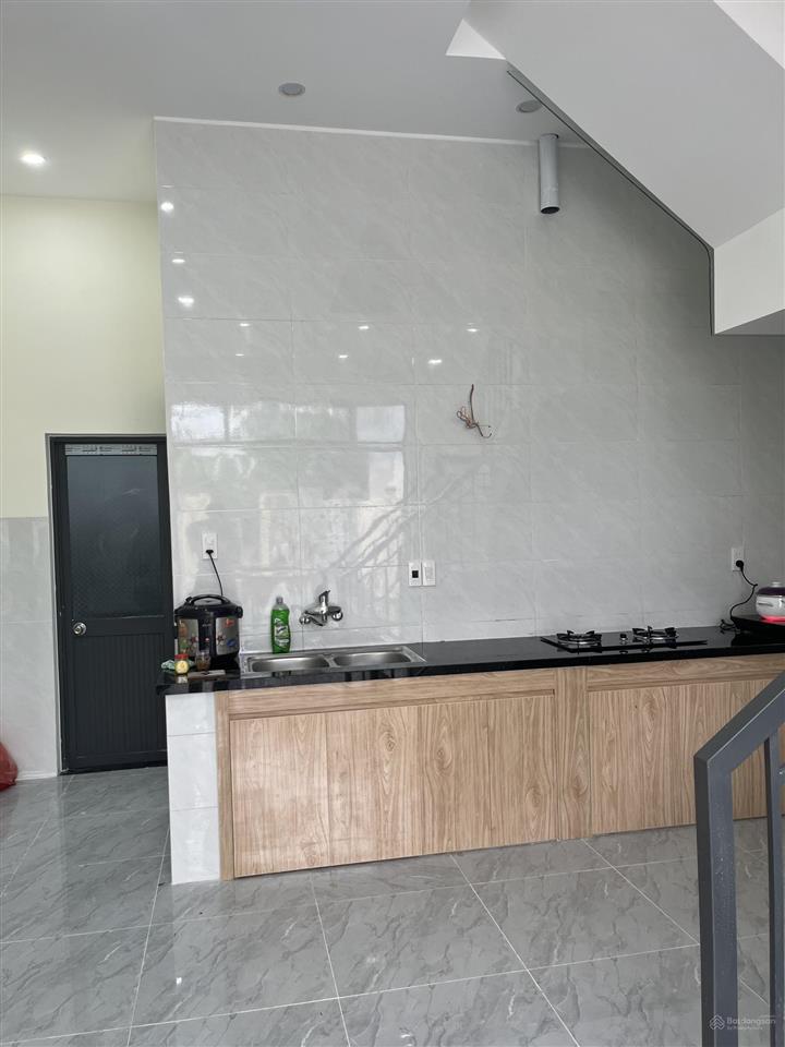 Cho thuê nhà riêng cao cấp, mới xây xong tháng 01/2025 gồm
3pn, 2wc, 1110m2 tại số 112 đường võ văn