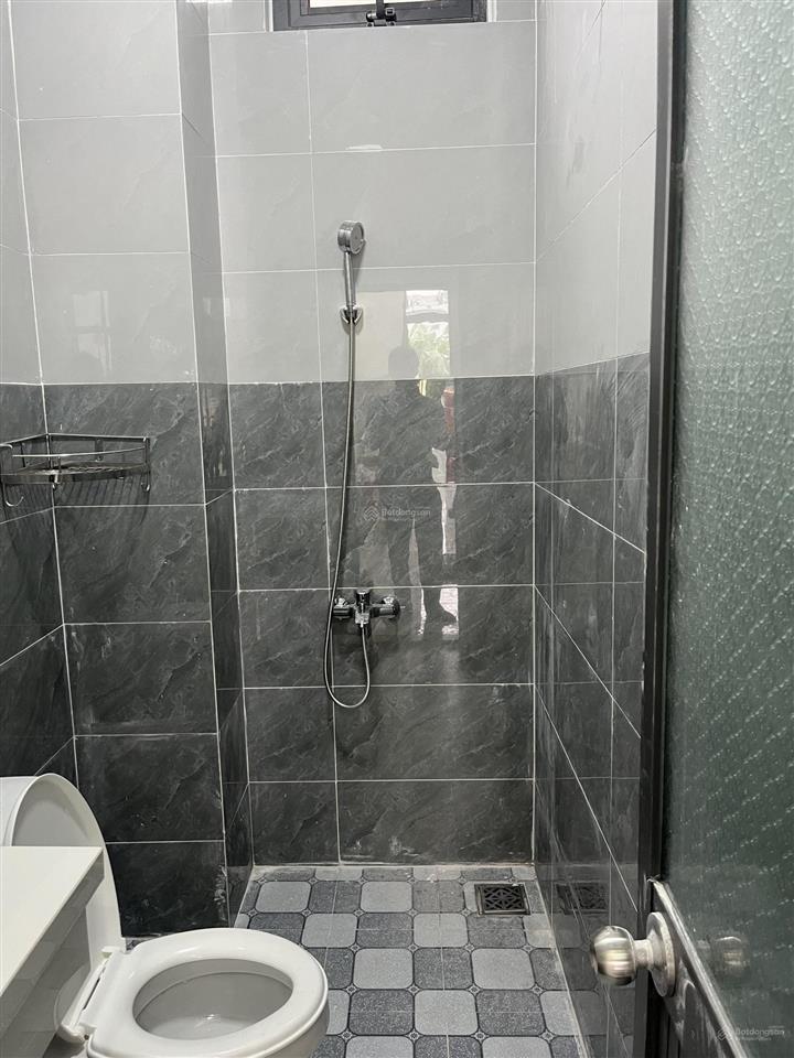 Cho thuê nhà riêng cao cấp, mới xây xong tháng 01/2025 gồm
3pn, 2wc, 1110m2 tại số 112 đường võ văn