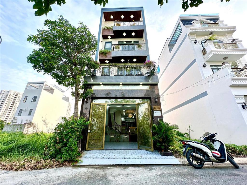 Nhà phố 4 tầng có thang máy huỳnh tấn phát nhà bè