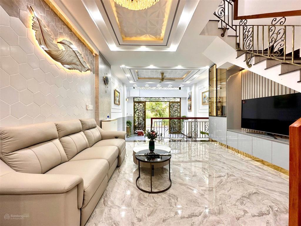 Nhà phố 4 tầng có thang máy huỳnh tấn phát nhà bè