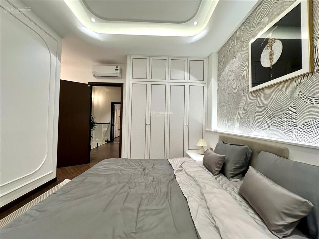Nhà có thang máy 450kg phạm hữu lầu, phú mỹ, quận 7