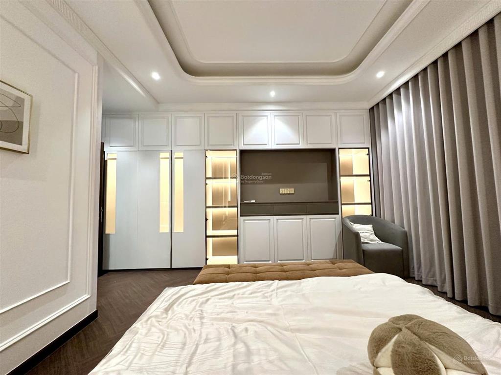 Nhà có thang máy 450kg phạm hữu lầu, phú mỹ, quận 7