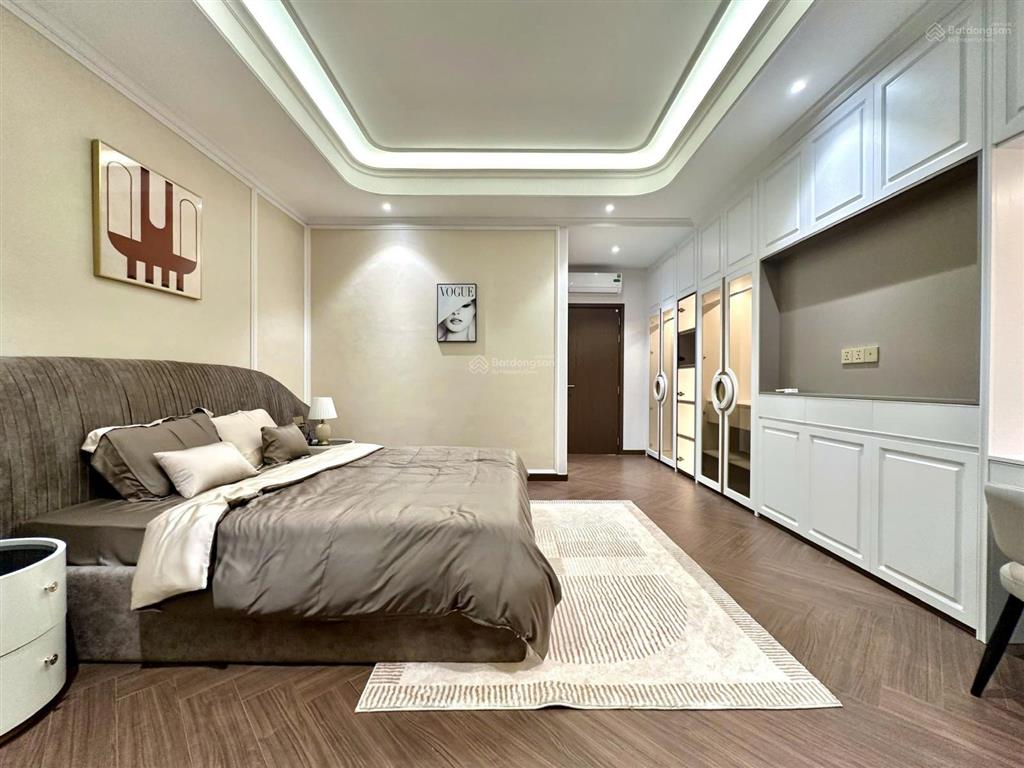 Nhà có thang máy 450kg phạm hữu lầu, phú mỹ, quận 7