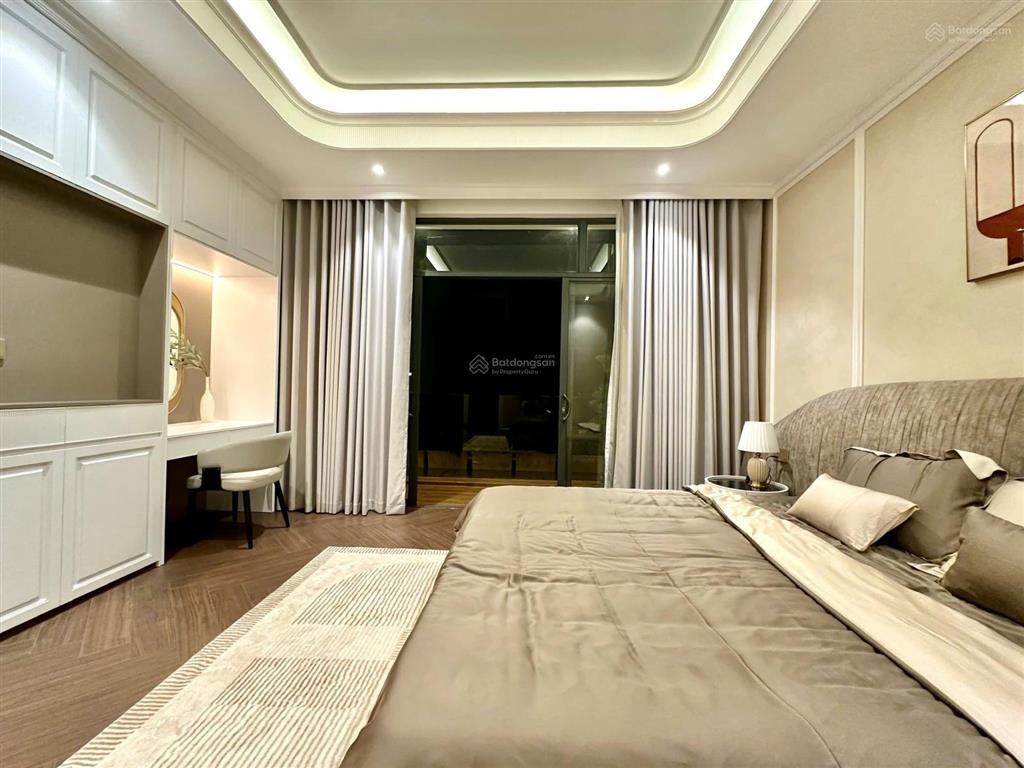 Nhà có thang máy 450kg phạm hữu lầu, phú mỹ, quận 7