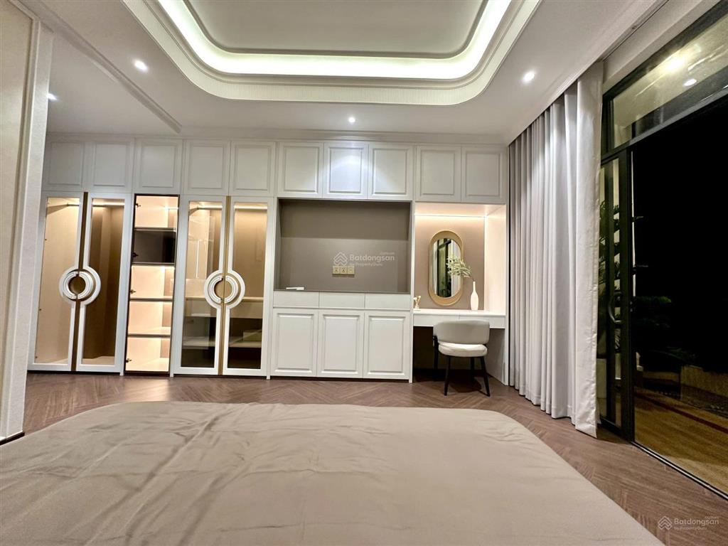 Nhà có thang máy 450kg phạm hữu lầu, phú mỹ, quận 7