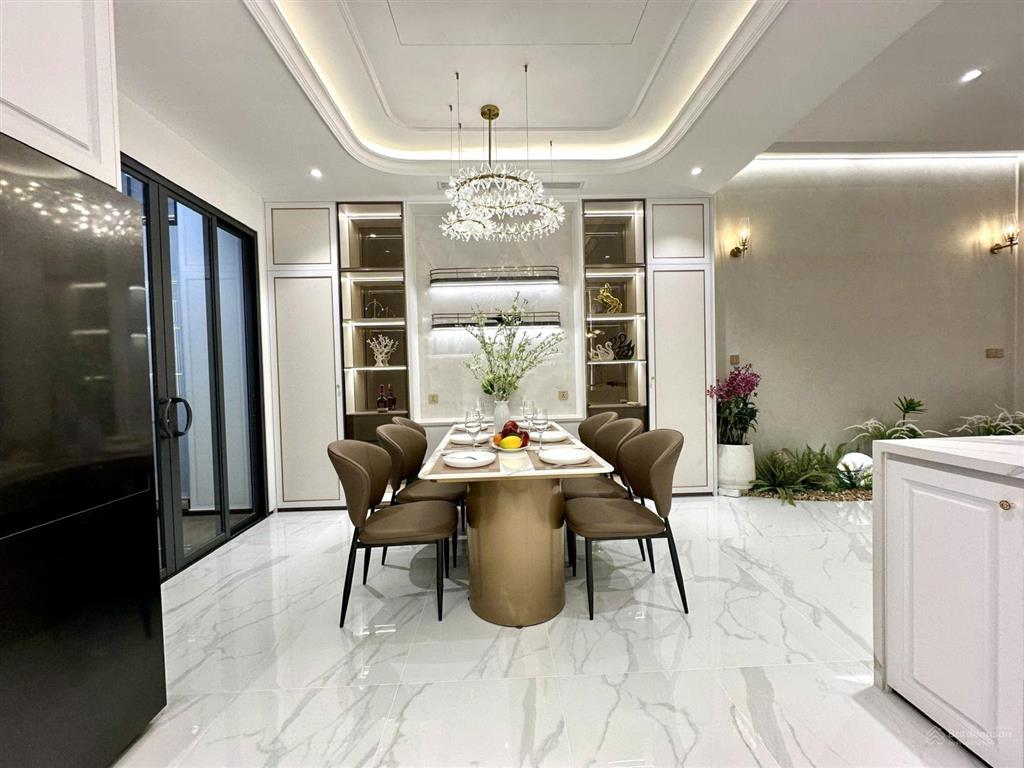 Nhà có thang máy 450kg phạm hữu lầu, phú mỹ, quận 7