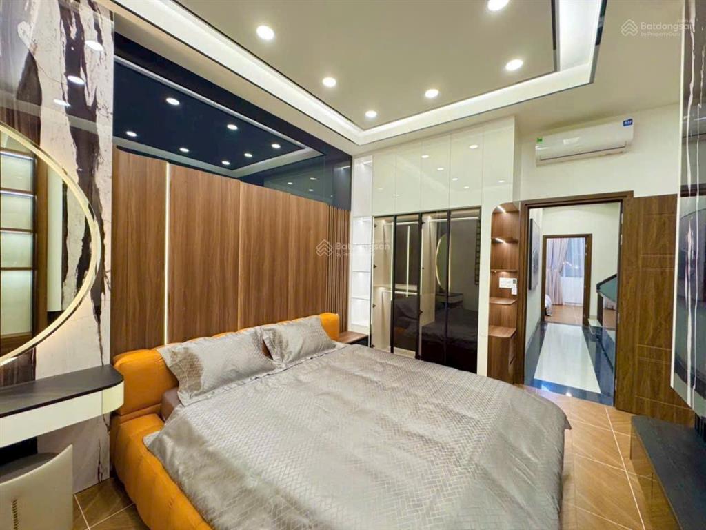 Nhà đẹp có thang máy. 5x18m. khu đường số p. phú mỹ, quận 7. cạnh phú mỹ hưng