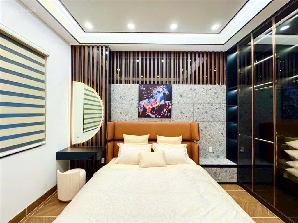 Nhà đẹp có thang máy. 5x18m. khu đường số p. phú mỹ, quận 7. cạnh phú mỹ hưng