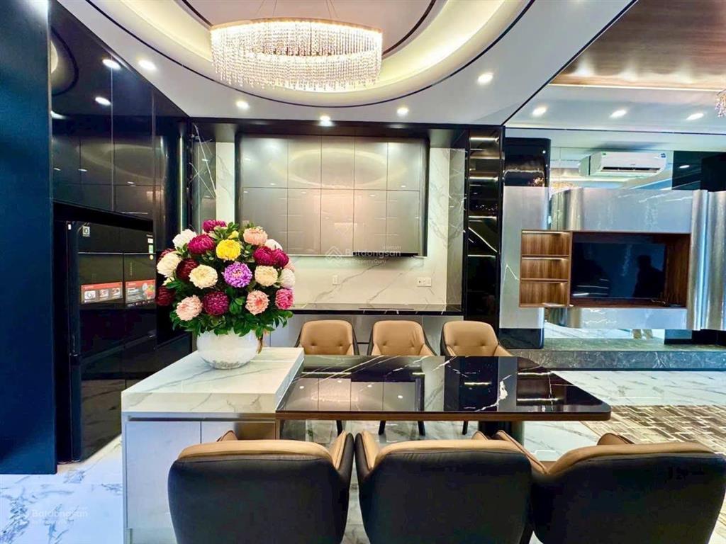 Nhà đẹp có thang máy. 5x18m. khu đường số p. phú mỹ, quận 7. cạnh phú mỹ hưng