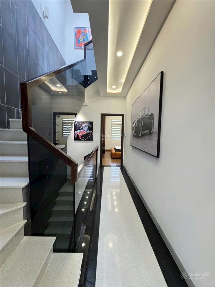 Nhà đẹp có thang máy. 5x18m. khu đường số p. phú mỹ, quận 7. cạnh phú mỹ hưng