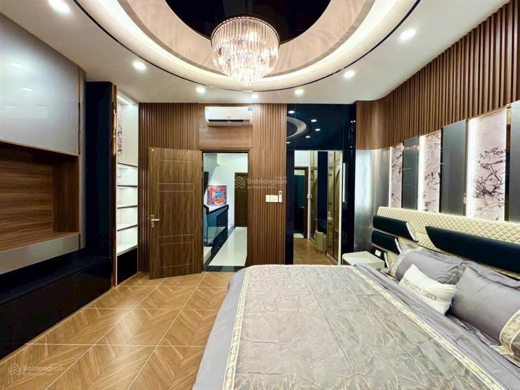 Nhà đẹp có thang máy. 5x18m. khu đường số p. phú mỹ, quận 7. cạnh phú mỹ hưng