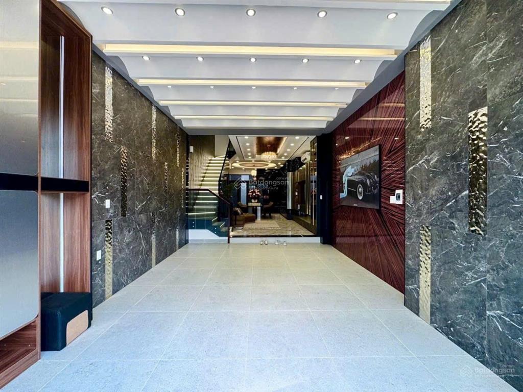 Nhà đẹp có thang máy. 5x18m. khu đường số p. phú mỹ, quận 7. cạnh phú mỹ hưng