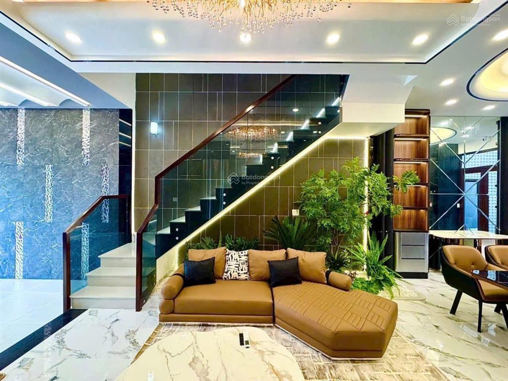 Nhà đẹp có thang máy. 5x18m. khu đường số p. phú mỹ, quận 7. cạnh phú mỹ hưng
