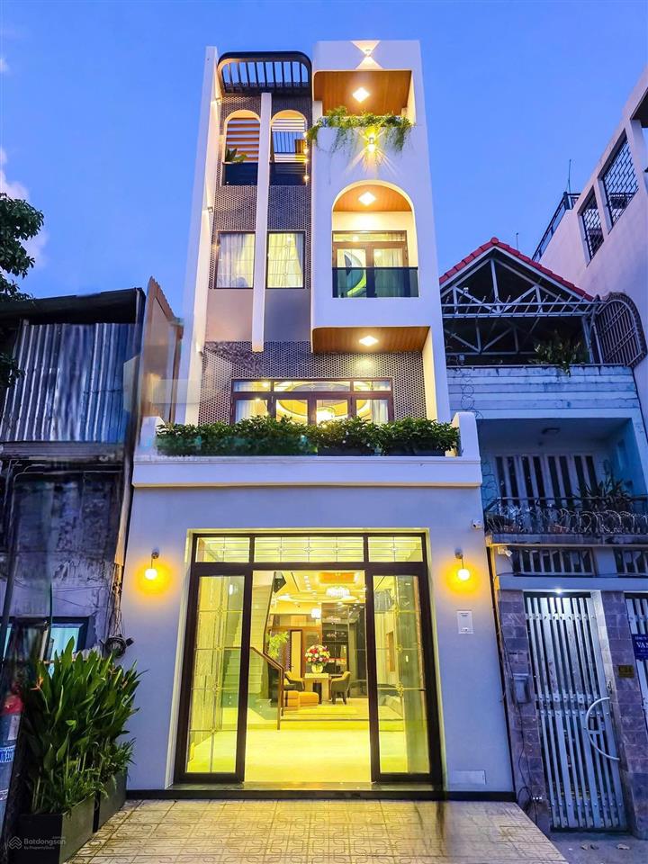 Nhà đẹp có thang máy. 5x18m. khu đường số p. phú mỹ, quận 7. cạnh phú mỹ hưng
