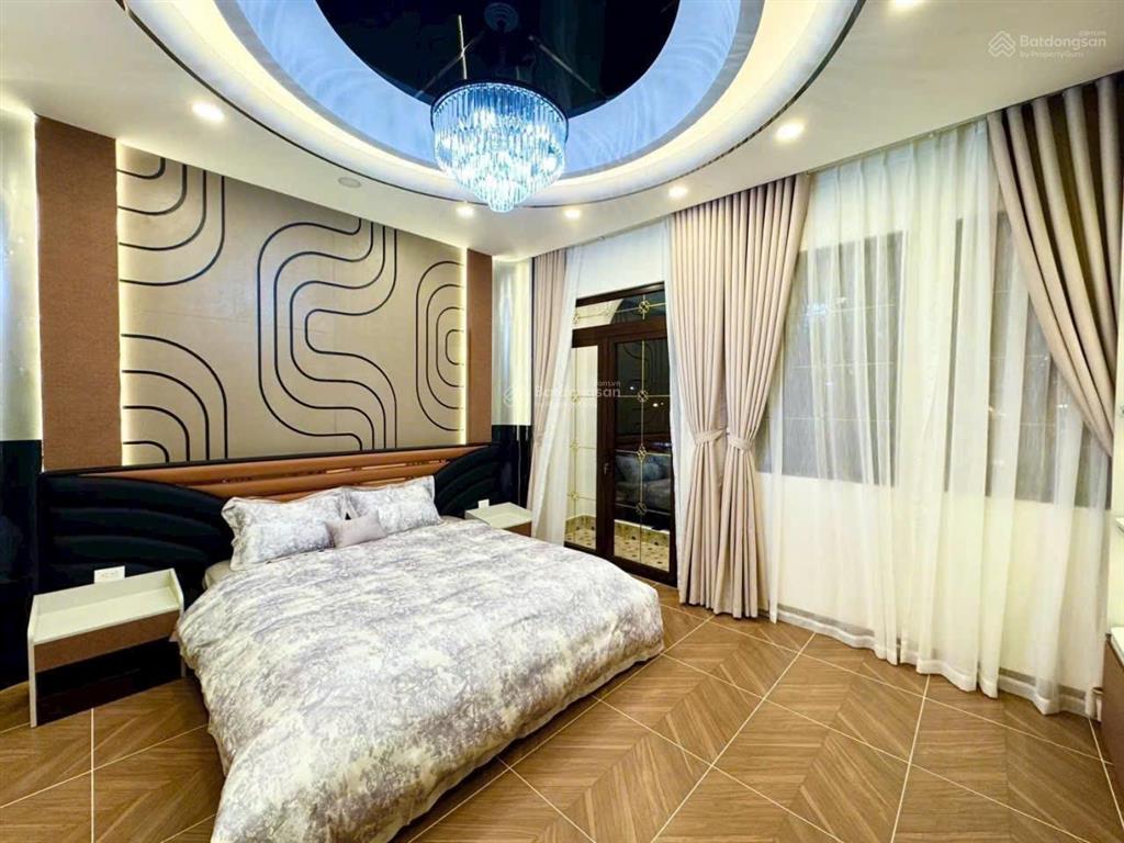 Nhà đẹp có thang máy. 5x18m. khu đường số p. phú mỹ, quận 7. cạnh phú mỹ hưng