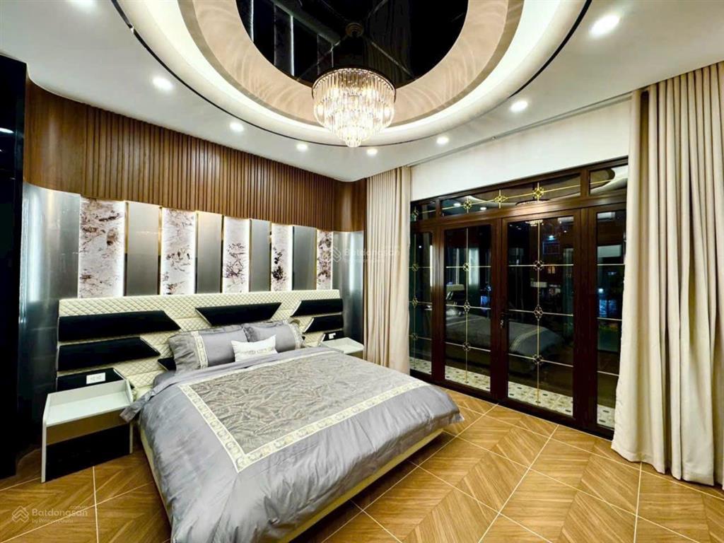 Nhà đẹp có thang máy. 5x18m. khu đường số p. phú mỹ, quận 7. cạnh phú mỹ hưng