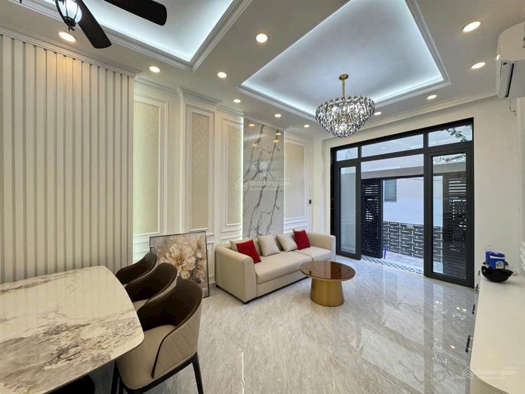 Bán nhà phố có thang máy 8x9m huỳnh tấn phát quận 7