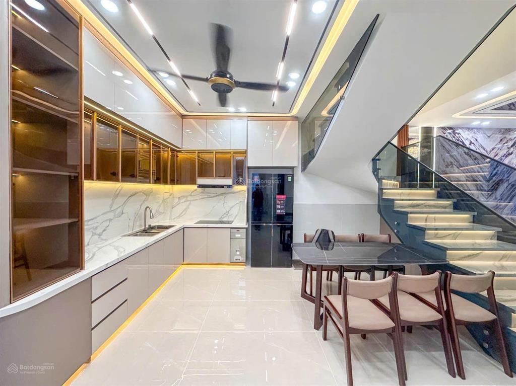 Bán nhà góc 2 mặt tiền kinh hẻm 1716 huỳnh tấn phát nhà bè