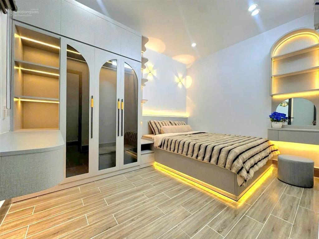 Nhà sổ riêng, huỳnh tấn phát nhà bè