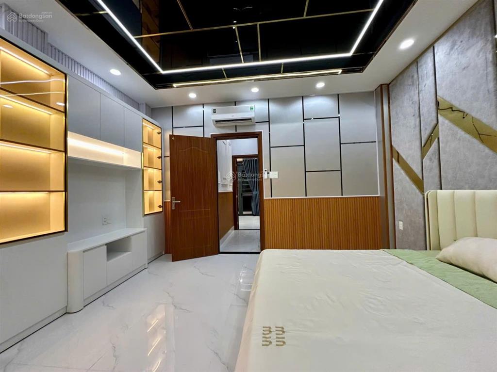 Bán nhà phố hiện đại 3 lầu. đường xe hơi huỳnh tấn phát nhà bè