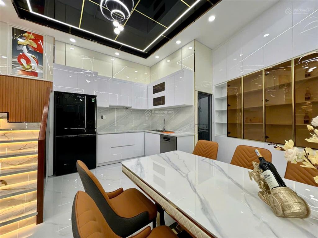 Bán nhà phố hiện đại 3 lầu. đường xe hơi huỳnh tấn phát nhà bè