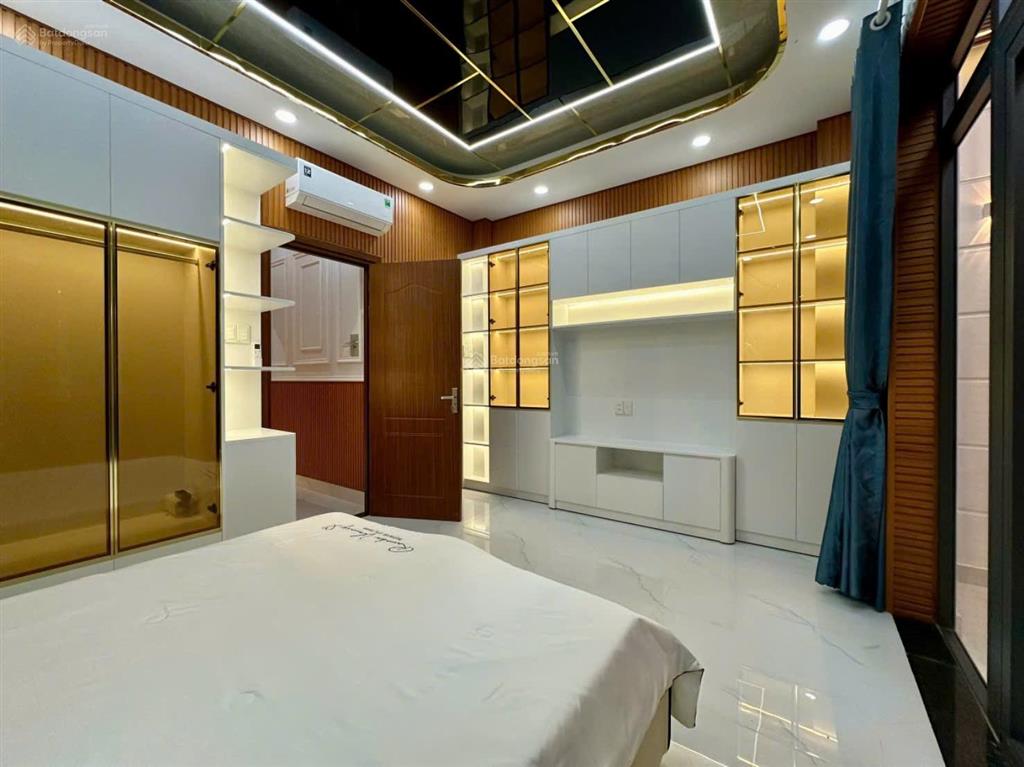 Bán nhà phố hiện đại 3 lầu. đường xe hơi huỳnh tấn phát nhà bè