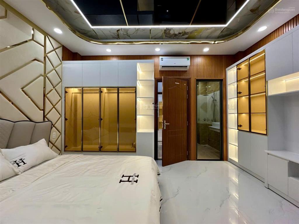 Bán nhà phố hiện đại 3 lầu. đường xe hơi huỳnh tấn phát nhà bè