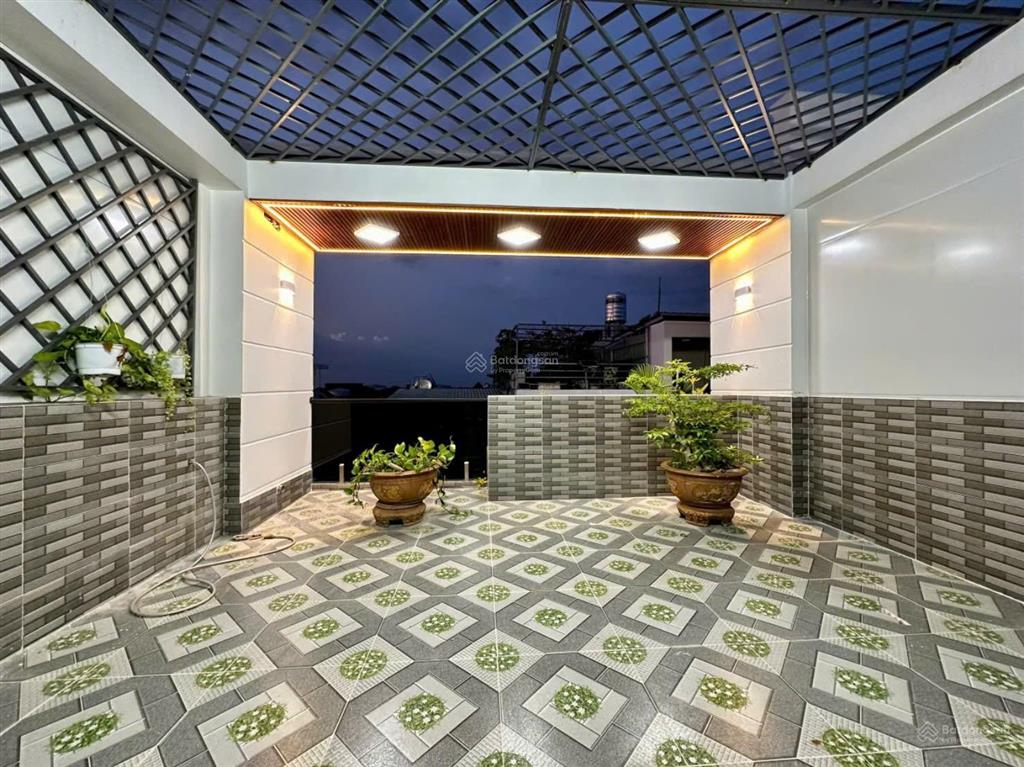 Bán nhà phố hiện đại 3 lầu. đường xe hơi huỳnh tấn phát nhà bè