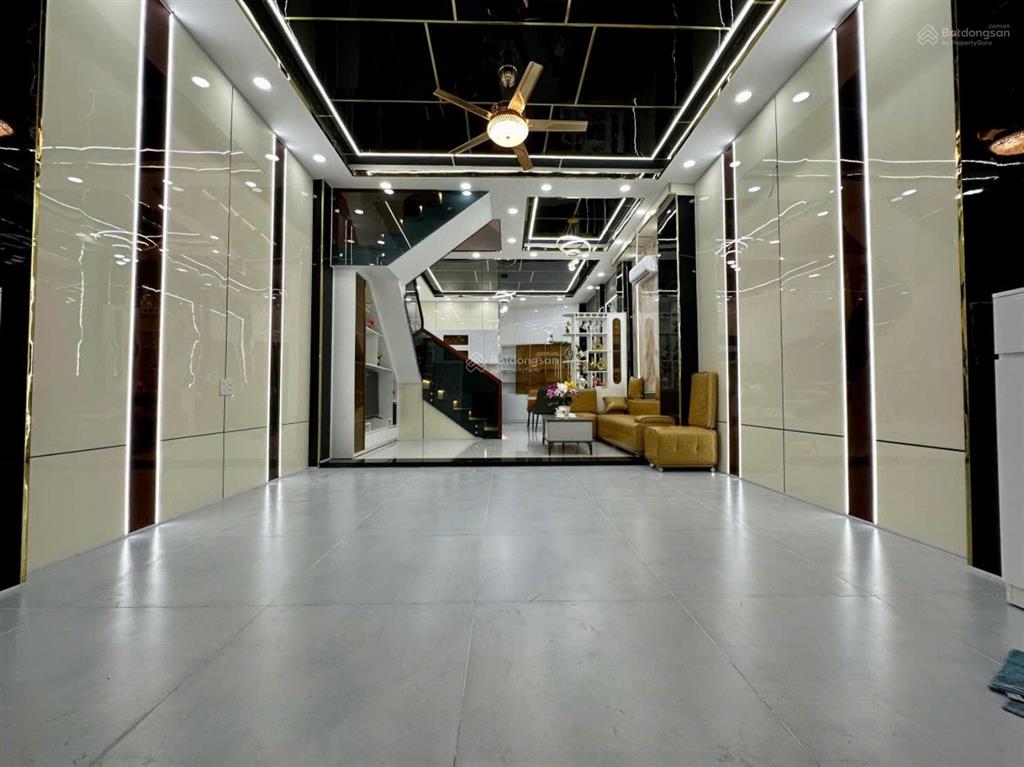 Bán nhà phố hiện đại 3 lầu. đường xe hơi huỳnh tấn phát nhà bè