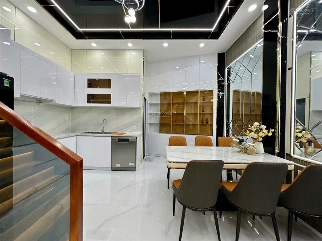 Bán nhà phố hiện đại 3 lầu. đường xe hơi huỳnh tấn phát nhà bè