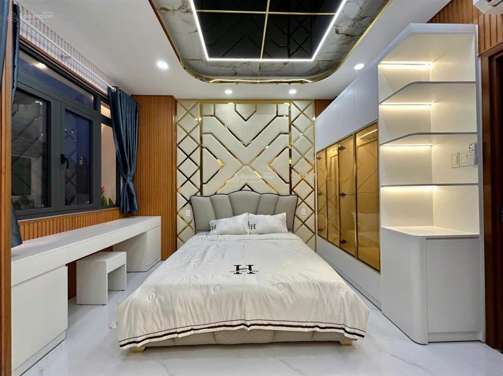 Bán nhà phố hiện đại 3 lầu. đường xe hơi huỳnh tấn phát nhà bè