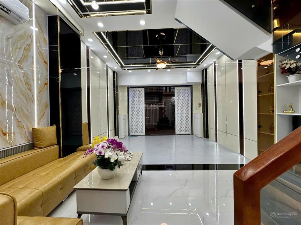 Bán nhà phố hiện đại 3 lầu. đường xe hơi huỳnh tấn phát nhà bè