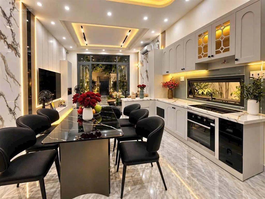 Bán nhà vườn đẹp  hẻm 2155 huỳnh tấn phát nở hậu full nội thất