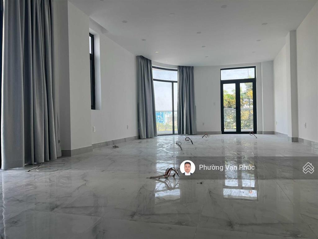 Cần bán gấp căn góc ở đường lớn vạn phúc city 20m, 8x21m hầm + 4 tầng, giá chỉ 25.9 tỷ
