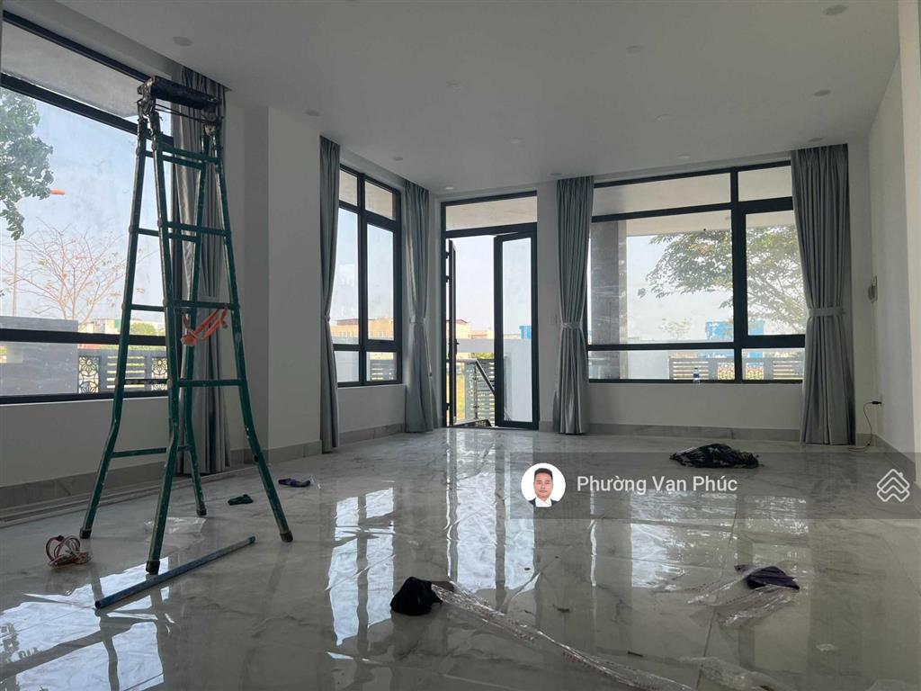 Cần bán gấp căn góc ở đường lớn vạn phúc city 20m, 8x21m hầm + 4 tầng, giá chỉ 25.9 tỷ