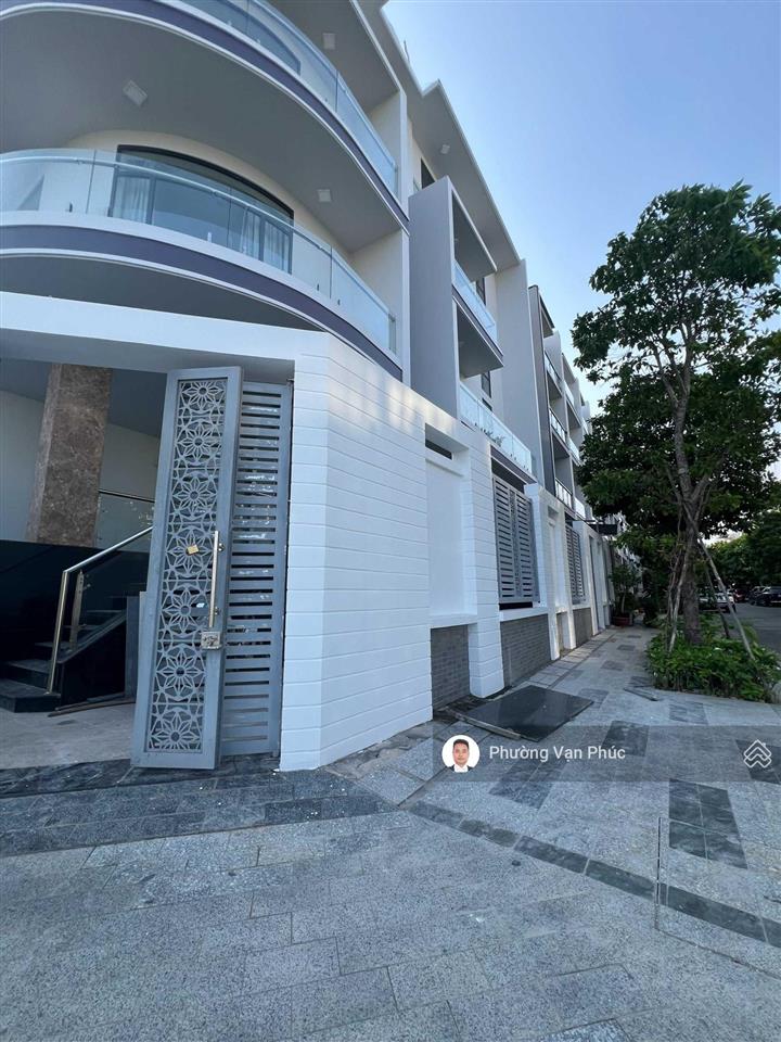 Cần bán gấp căn góc ở đường lớn vạn phúc city 20m, 8x21m hầm + 4 tầng, giá chỉ 25.9 tỷ