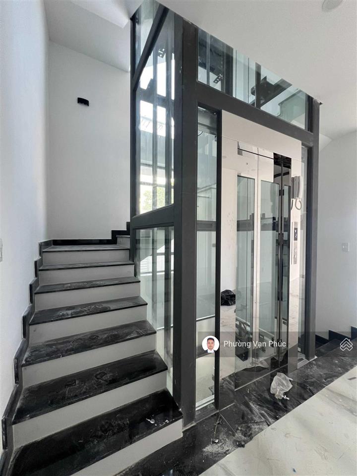 Cần bán gấp căn góc ở đường lớn vạn phúc city 20m, 8x21m hầm + 4 tầng, giá chỉ 25.9 tỷ