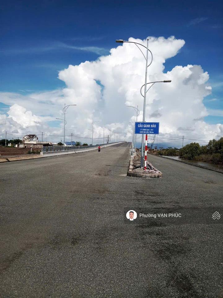 Bán đất 2 mặt tiền lộ + sông gần cảng cá gành hào, tiện làm nhà xưởng, cây xăng
