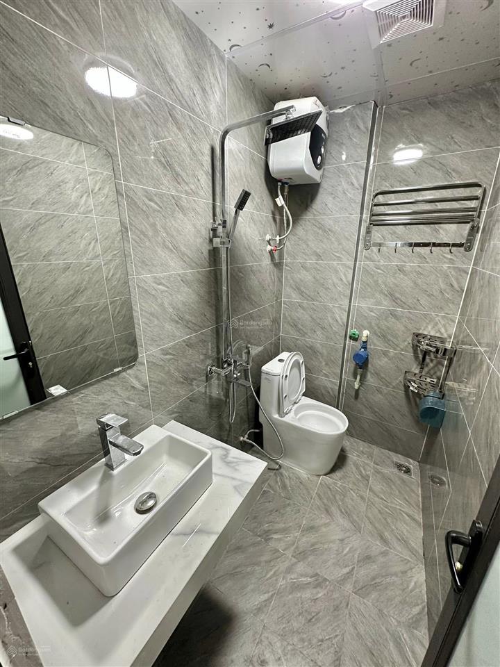140tr/ tháng 95m2 24 phòng. khu vực cho thuê hot bách kinh xây. ô tô đỗ cửa.
