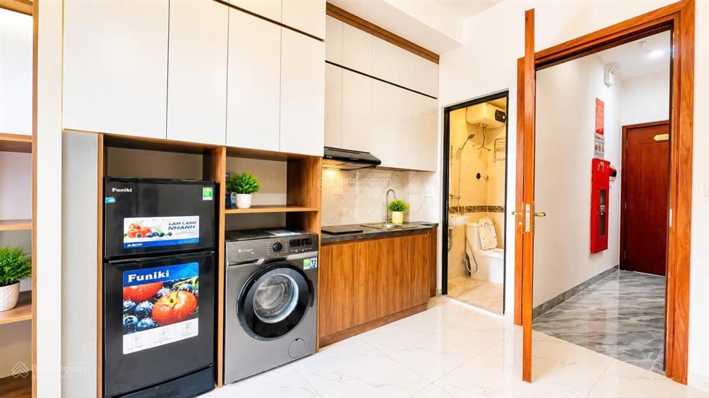 Bán toà căn hộ dịch vụ mới tinh  nguyễn trãi sát đường 2.5 đang làm. 78m2 x8 tầng