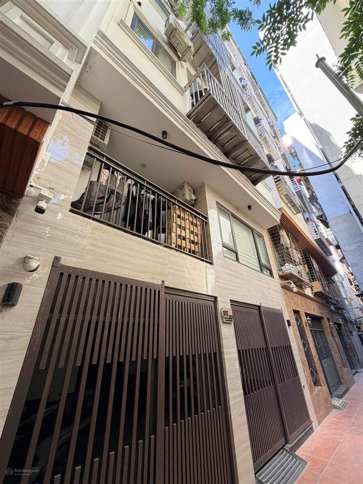Bán toà căn hộ dịch vụ mới tinh  nguyễn trãi sát đường 2.5 đang làm. 78m2 x8 tầng
