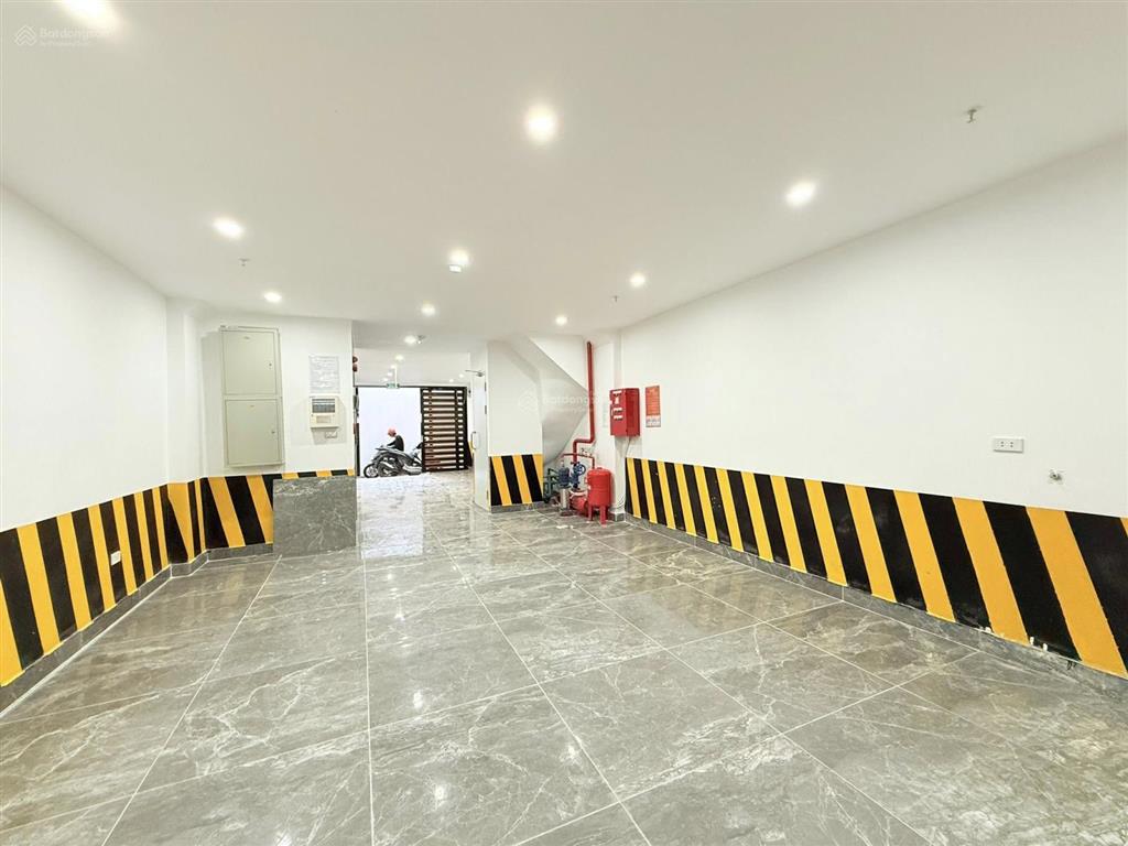 Bán gấp phố xã đàn dòng tiền siêu câp ccmn 80m2 8 tầng 24 phòng. mới koong