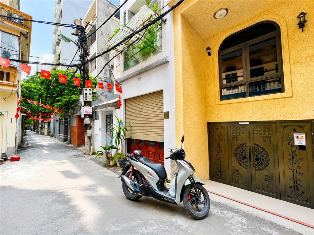 Cắt lỗ sâu, căn nhà chdv 92m² 8 tầng với 38 phòng khép kín cho thuê. 220tr/tháng ô tô qua.
